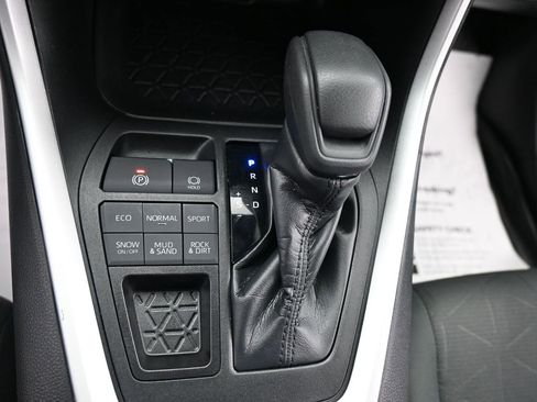 Used 2020 Toyota RAV4 XLE image 22