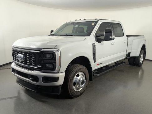 Used 2025 Ford F350 Lariat image 4