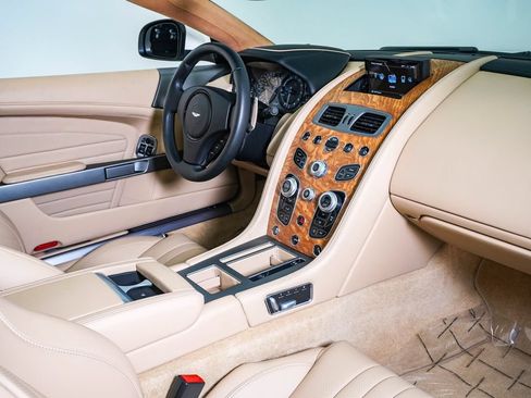 Used 2016 Aston Martin DB9 GT RWD image 19