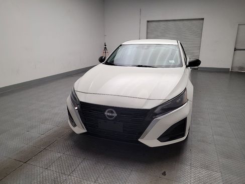 Used 2025 Nissan Altima 2.5 SV FWD image 15