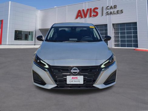 Used 2025 Nissan Altima 2.5 SV FWD image 2