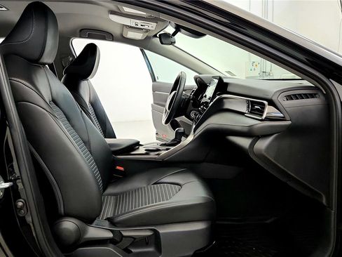 Used 2023 Toyota Camry SE image 17