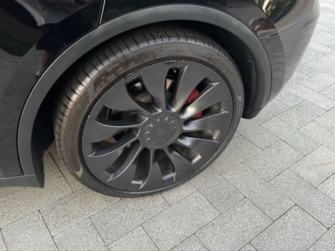 Used 2024 Tesla Model Y Performance AWD/4WD image 43