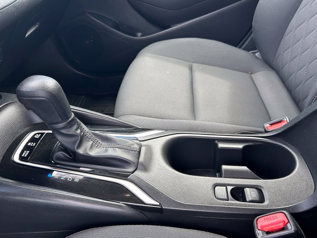 Used 2025 Toyota Corolla LE FWD image 17
