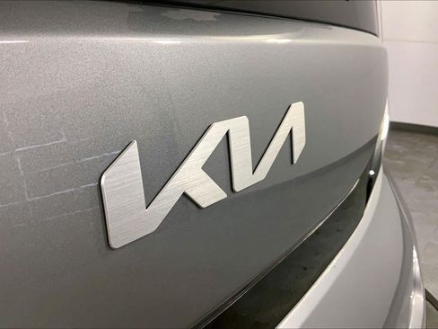 Certified 2025 Kia Soul LX w/ LX Technology Package FWD image 29