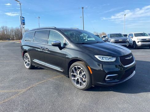 Used 2021 Chrysler Pacifica Limited image 8