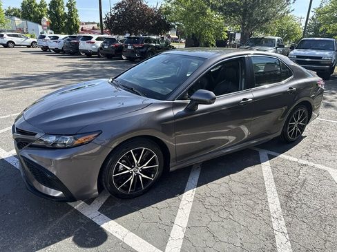Used 2023 Toyota Camry SE FWD image 2