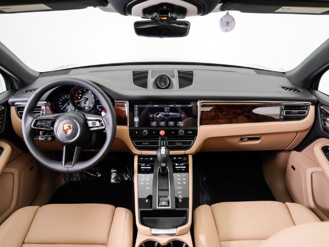 Certified 2026 Porsche Macan AWD/4WD image 22