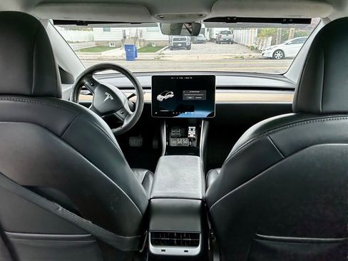 Used 2020 Tesla Model 3 Standard Range image 6