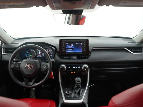 Used 2022 Toyota RAV4 LE AWD/4WD image 13