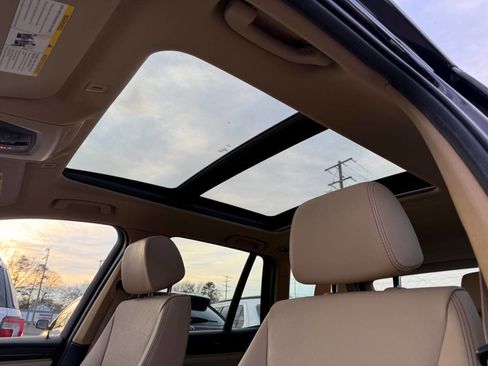 Used 2017 BMW X3 xDrive28i image 9