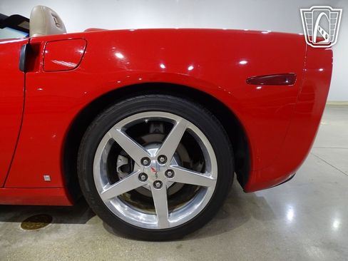 Used 2006 Chevrolet Corvette Convertible w/ Preferred Equipment Group image 31