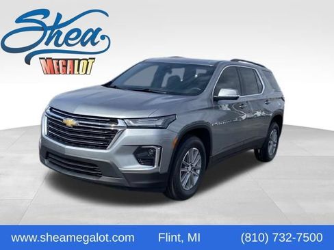 Certified 2023 Chevrolet Traverse LT FWD image 1