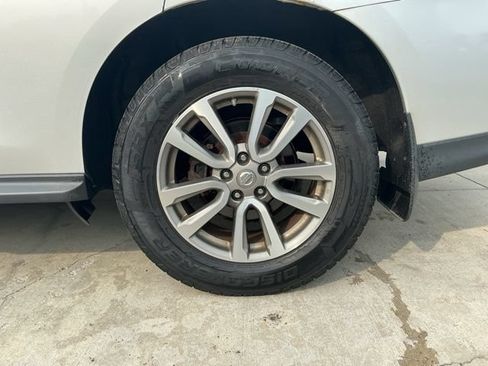Used 2014 Nissan Pathfinder SV AWD/4WD image 27