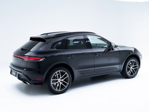 Used 2025 Porsche Macan image 9