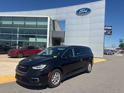 Used 2023 Chrysler Pacifica Touring-L