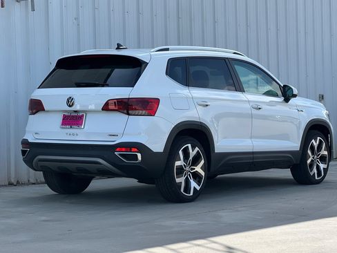 Used 2022 Volkswagen Taos SEL w/ Panoramic Sunroof Package AWD/4WD image 4