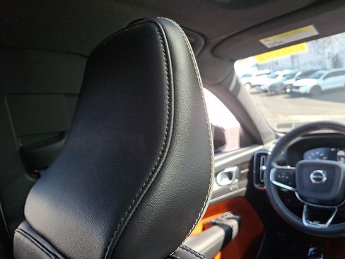 Used 2019 Volvo XC40 T5 R-Design AWD/4WD image 9