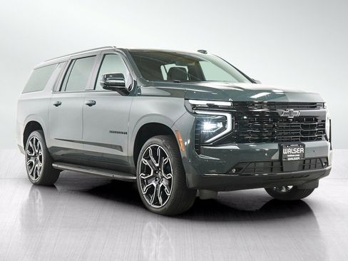 Used 2025 Chevrolet Suburban RST w/ RST Capability Package AWD/4WD image 8