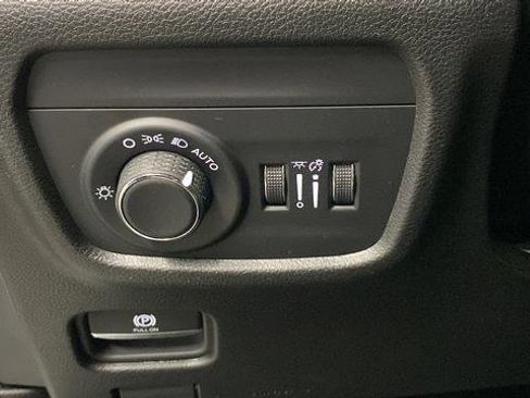 Used 2025 Jeep Grand Cherokee Laredo w/ Luxury Tech Group I AWD/4WD image 28