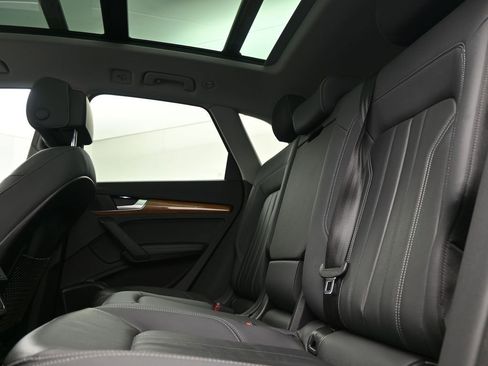 Used 2021 Audi Q5 e Premium Plus w/ Premium Plus Package AWD/4WD image 14