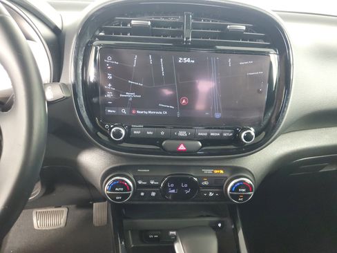 Used 2023 Kia Soul EX image 16