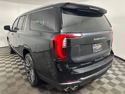 Used 2025 GMC Yukon XL Denali Ultimate AWD/4WD image 3