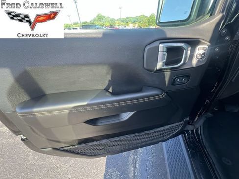Used 2024 Jeep Wrangler Unlimited Sahara w/ Technology Group AWD/4WD image 27