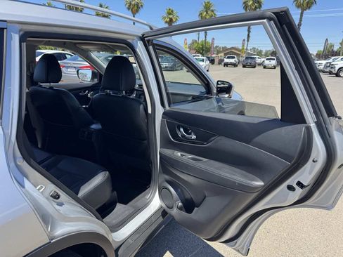 Used 2017 Nissan Rogue SL FWD image 17
