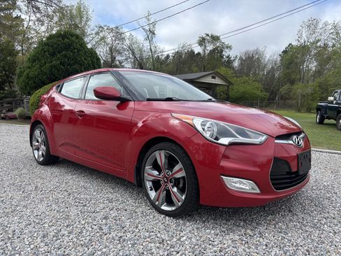 Used 2013 Hyundai Veloster w/ Style Pkg image 4
