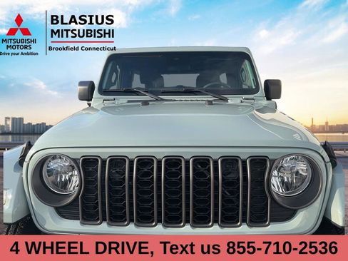 Used 2024 Jeep Wrangler Unlimited w/ Convenience Group image 5