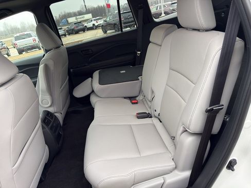 Used 2023 Honda Passport EX-L image 15