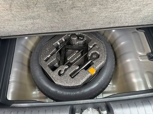 Used 2024 Hyundai Venue SEL FWD image 19