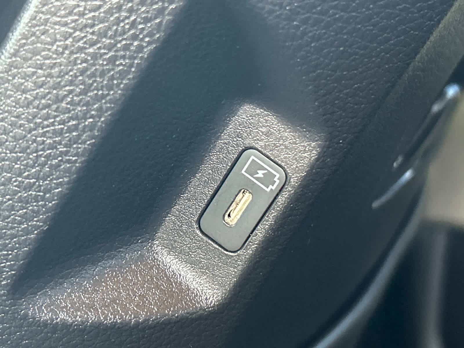 Used 2025 Kia Carnival FWD image 23