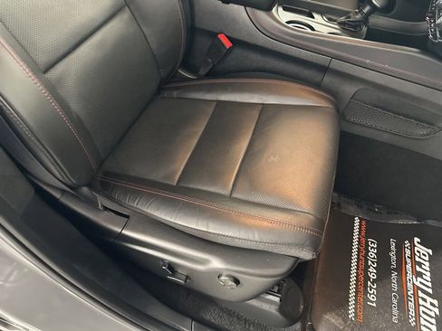 Used 2025 Dodge Durango GT image 37