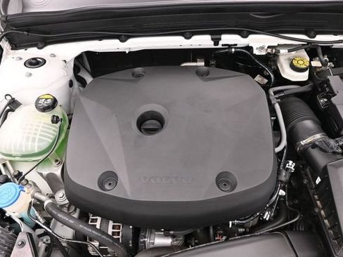Used 2019 Volvo XC40 T5 Momentum AWD/4WD image 33