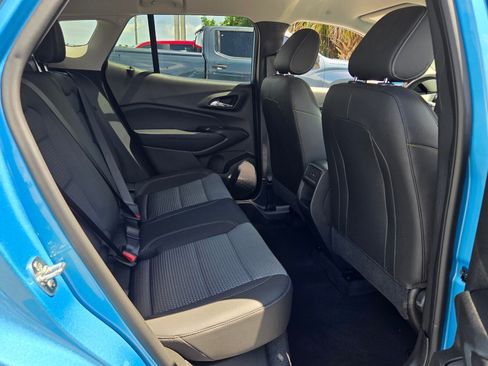 Used 2025 Chevrolet Trax LT FWD image 16