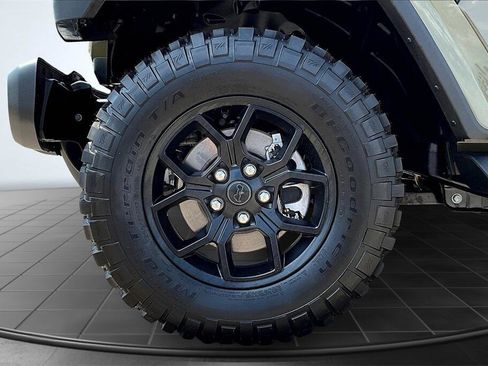 New 2025 Jeep Gladiator Sport image 11