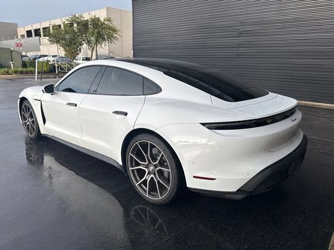 Used 2022 Porsche Taycan RWD image 3