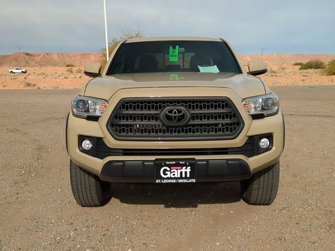 Used 2017 Toyota Tacoma SR5 image 9