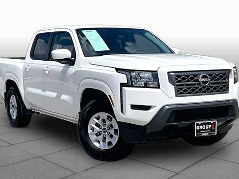 Certified 2024 Nissan Frontier SV w/ Tow Package RWD image 3