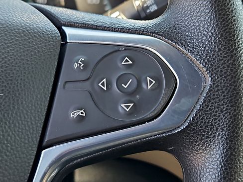 Used 2023 Chevrolet Traverse LS FWD image 23