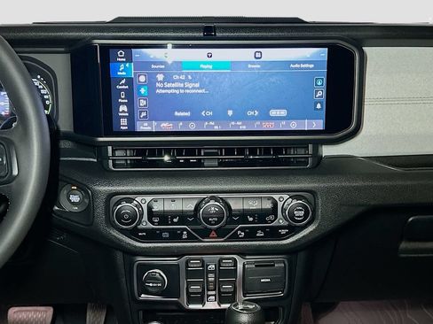 Certified 2024 Jeep Wrangler Unlimited w/ Convenience Group AWD/4WD image 12