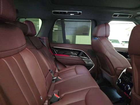 New 2025 Land Rover Range Rover SE image 12