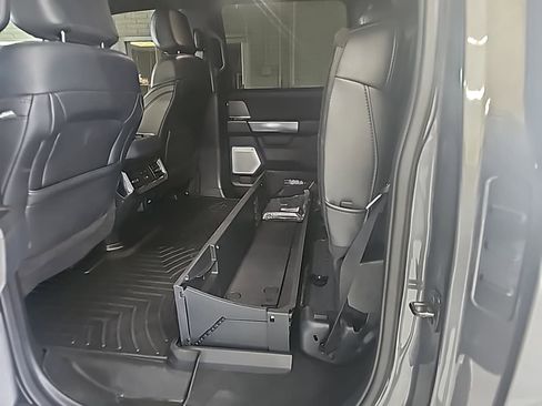 Used 2025 Ford F250 Platinum w/ FX4 Off-Road Package image 13