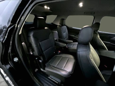 Used 2021 Chevrolet Traverse LT image 16