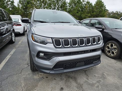 Certified 2024 Jeep Compass Latitude image 4