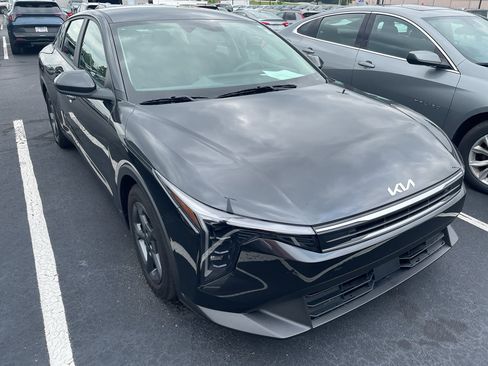 Certified 2025 Kia K4 FWD image 1