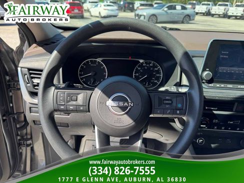 Used 2023 Nissan Rogue SV FWD image 18