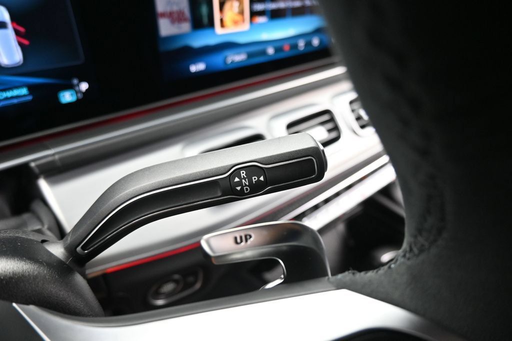 Used 2025 Mercedes-Benz GLS 63 AMG 4MATIC image 13